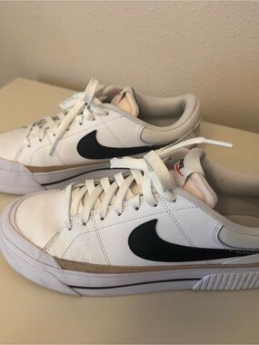 Nike Court legacy lift women’s White with black swoosh sneakers